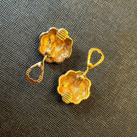 Vintage MONET Golden Tone Luxury Clip On Earrings - Picture 4 of 8